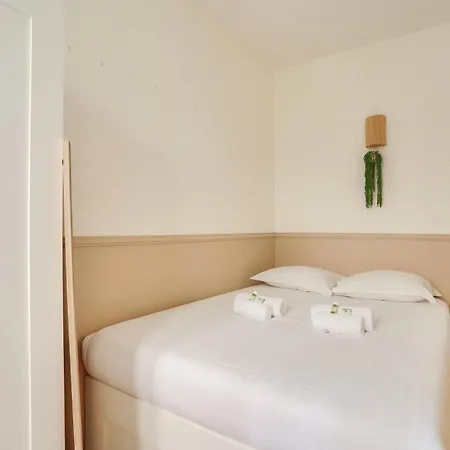 Urban Oasis 1br - *